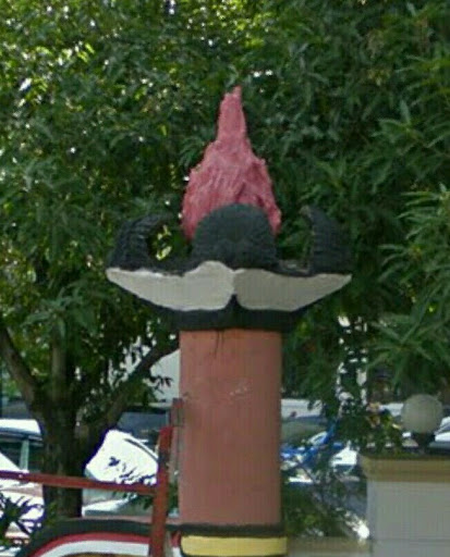 Tugu Merah Hitam