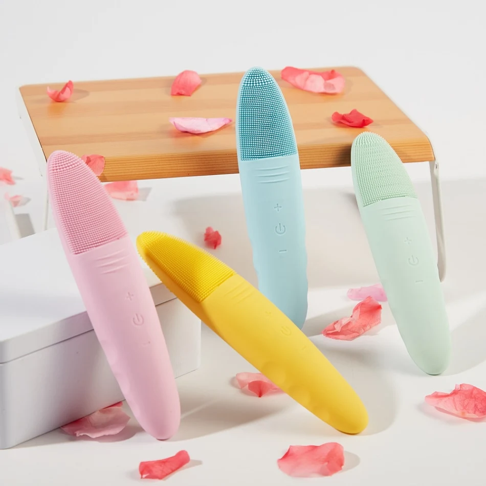 Electric silicone facial cleanser and massager, deep cleansing and relaxation. Enjoy radiant, smooth skin with every use