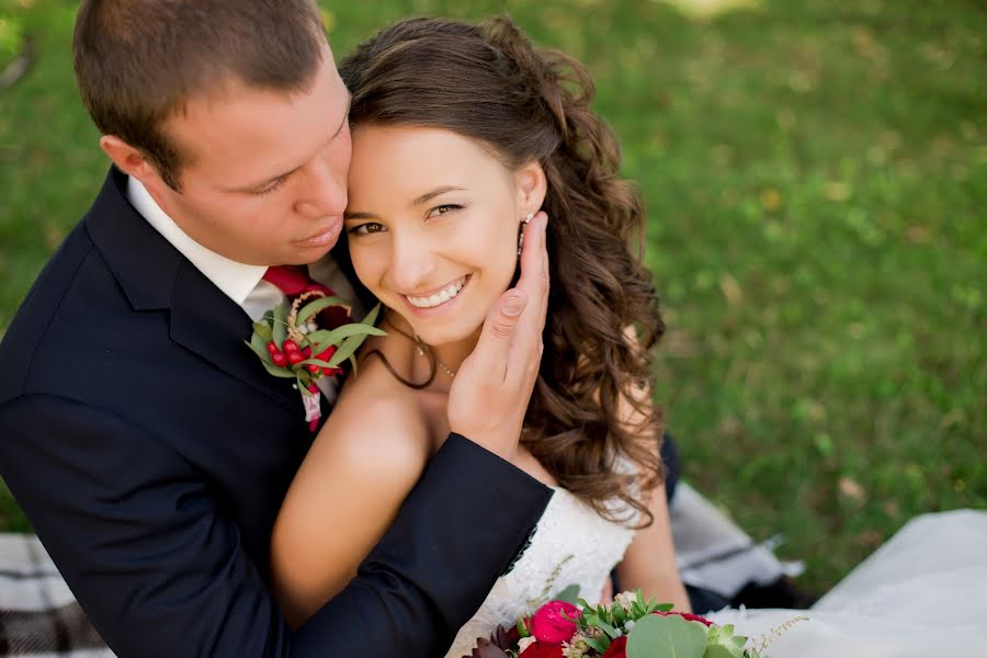 Fotógrafo de casamento Alena Ishina (colnce). Foto de 11 de março 2016