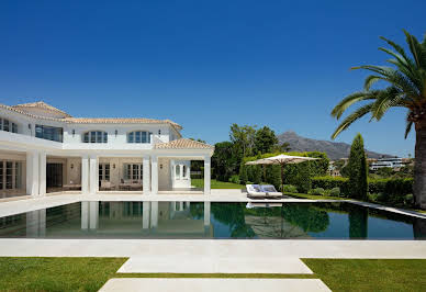 Villa avec piscine et jardin 2