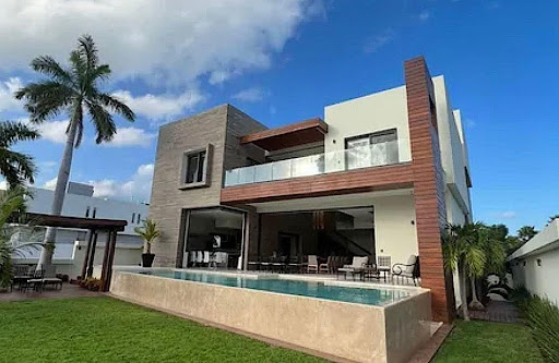 House with pool 1