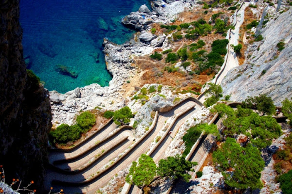 La strada verso il mare di Tikotako