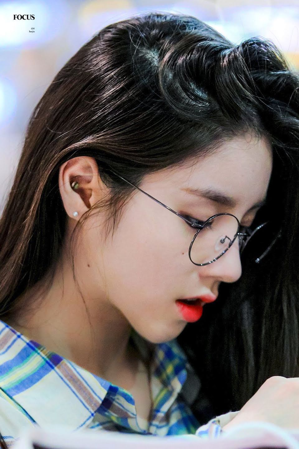 These 30+ Photos Of LOONA Heejin's Side Profile Will Convince You It's ...