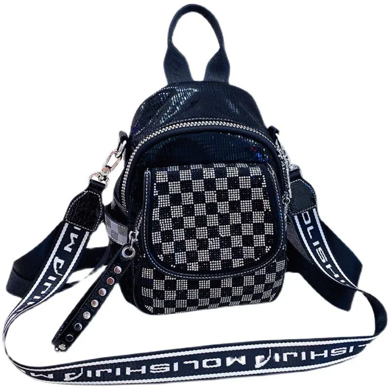Checkerboard Feel Hot And Drill Small Bag provides a warm touch and is perfect for drilling and carrying small items. St
