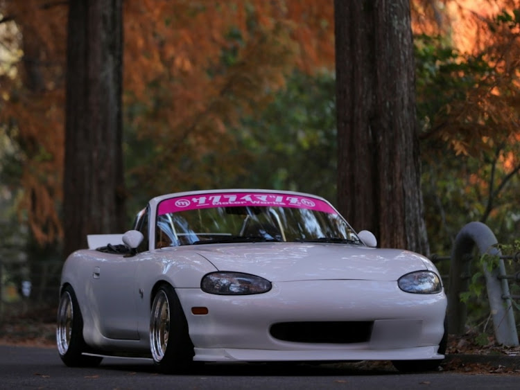 ロードスターのサクライマツダ・板っぱねはいいぞー・カッコカワイイ愛車・フォロワーさんとコラボ・メタセコイア並木に関するカスタム事例の投稿画像1枚目