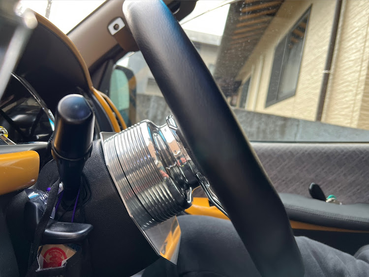 ハイエースバンのハイエースのある生活・USスタイル・洒落屯車・DIY・ビレッドステアリング探してますに関するカスタム事例の投稿画像4枚目