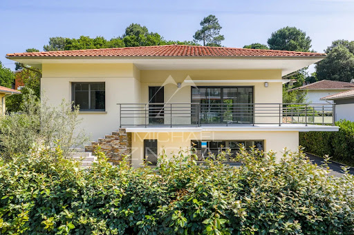 Villa with pool 1