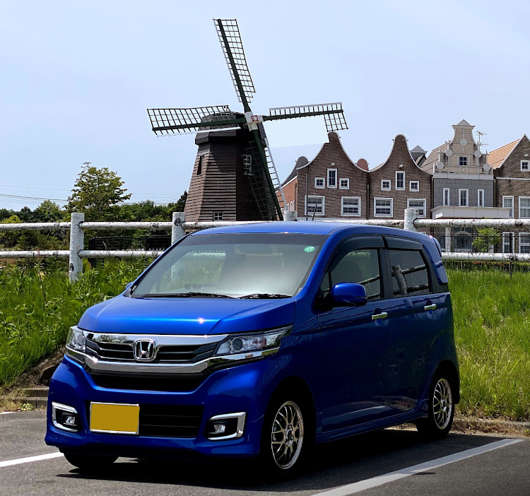 N-WGN カスタムの青い車・オランダ村・梅雨の晴れ間・かわいい相棒に関するカスタム事例の投稿画像1枚目