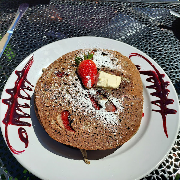 GF/Vegan Strawberry Choco Chip Pancakes