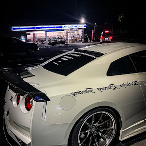 NISSAN GT-R