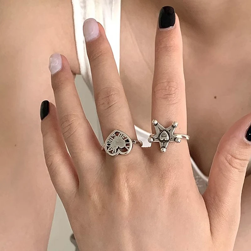 Bague rétro délavée en forme de cœur d'amour, bijou tendance pour femme, cadeau romantique et symbolique, un accessoire vintage pour les amoureux.