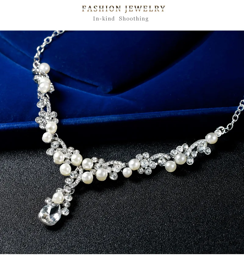 Elegant legering diamant kristal ketting en oorbellen set, tweedelig, voor een stralende en chique uitstraling.