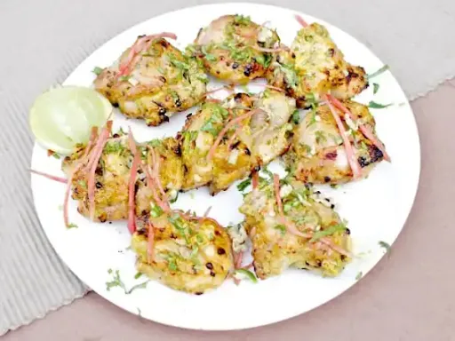 Achari Chicken Tikka Roll