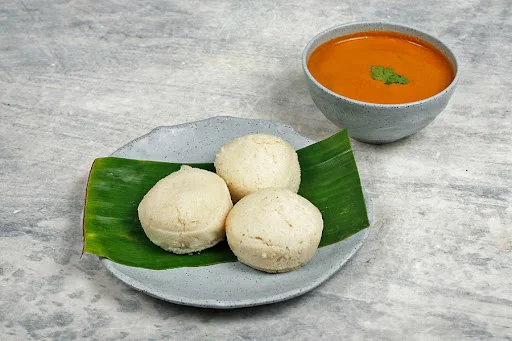 Sanna Idli [3 Piece] With Chicken Gassi [2 Piece]