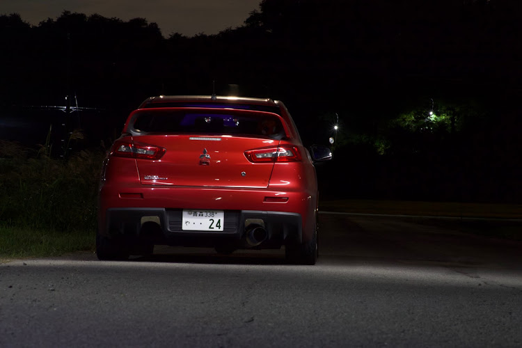 ランサーエボリューションのcz4a・秋の気配・洗車・三菱・車が好きな人と繋がりたいに関するカスタム事例の投稿画像1枚目
