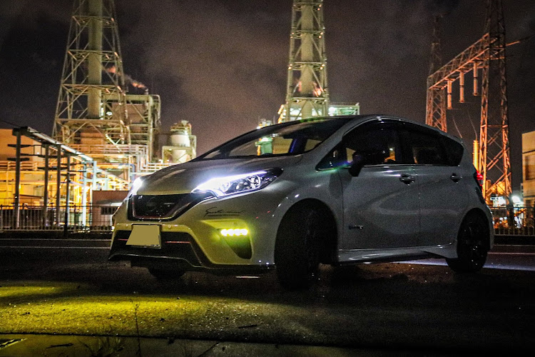 ノートのドライブ・一眼レフ撮影・NISMO・工場夜景と愛車・LEDに関するカスタム事例の投稿画像2枚目