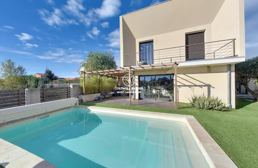 Villa with pool 1