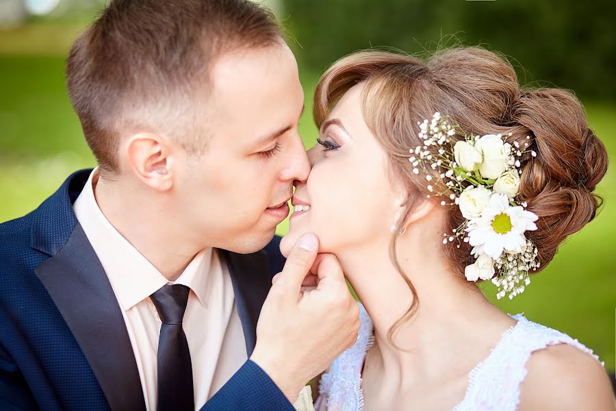 Fotógrafo de casamento Anna Ukhanova (annaart76). Foto de 4 de julho 2018