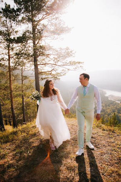 Fotógrafo de casamento Mila Kravchenko (kravchenkomila). Foto de 14 de maio 2020