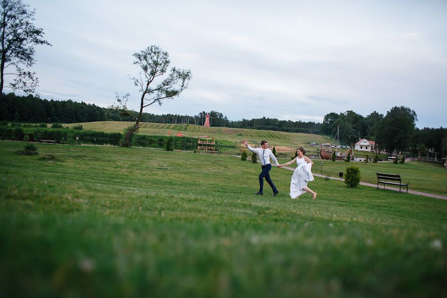 Fotógrafo de casamento Zhenya Ermakovec (ermakovec). Foto de 3 de outubro 2017