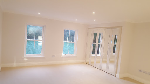 Khaki mist on walls.