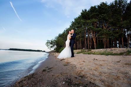 Fotógrafo de casamento Alisa Shkurskaya (pugacheva). Foto de 12 de agosto 2015