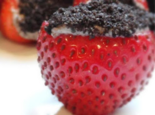 Oreo Cheesecake Stuffed Strawberries