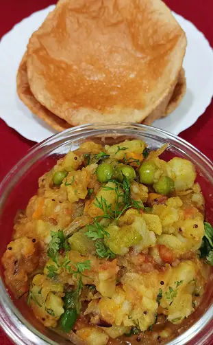 Aloo Poori [4 Poori]