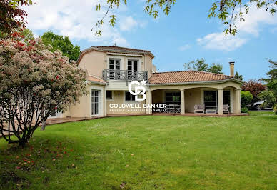 Maison avec piscine et jardin 13