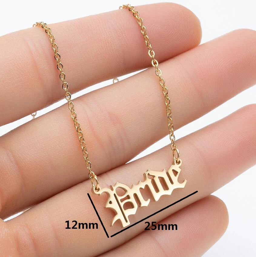Collier Princesse Prince en Acier Inoxydable avec Lettre Anglaise Artistique. Un cadeau personnalisé et élégant pour exprimer votre affection.