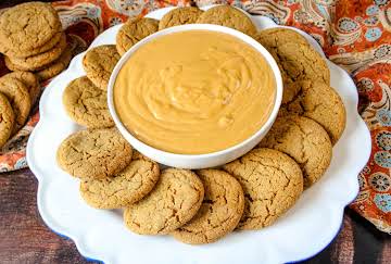 Gingersnap Cookies With Pumpkin Dip