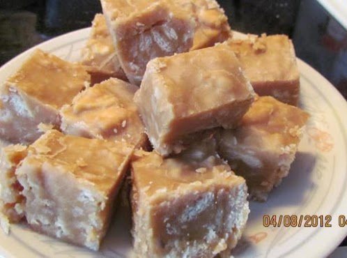 Easy Peanut Butter Fudge with Saltines!