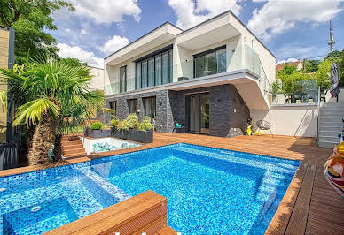 House with pool 5