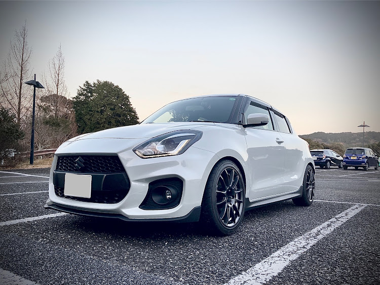 スイフトスポーツのツライチに関するカスタム事例の投稿画像1枚目