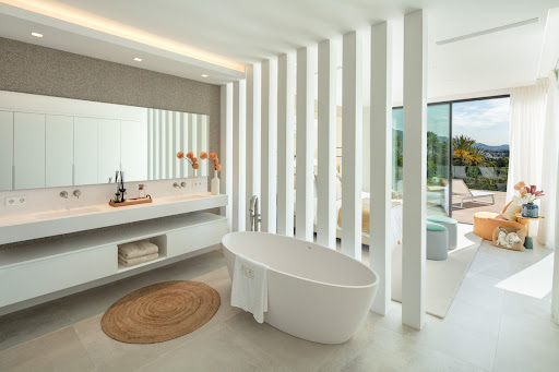Villa with pool and terrace 4