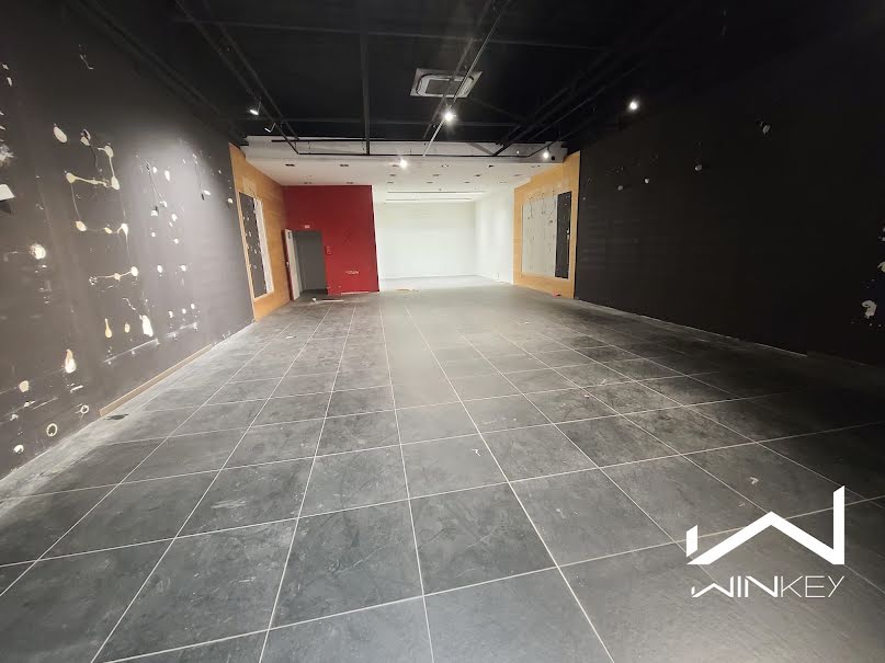 Location  locaux professionnels  136 m² à Evreux (27000), 2 720 €