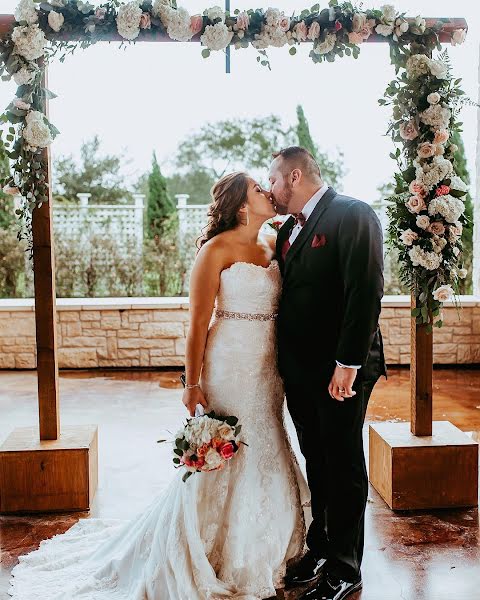 Wedding photographer Mikayla Dehoyos (mikayladehoyos). Photo of 8 September 2019