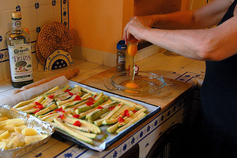 Patate, zucchine al forno ed una bella frittata per cena di albertocastagnaphoto