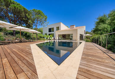 Villa avec piscine en bord de mer 15