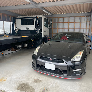 NISSAN GT-R