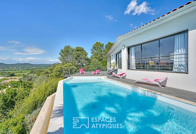 Maison avec piscine et terrasse 1