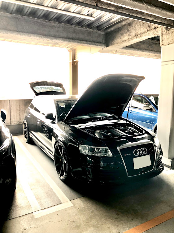 RS6 アバントのRS6アバント・オイルレベルチェック・キューズモールに関するカスタム事例の投稿画像1枚目
