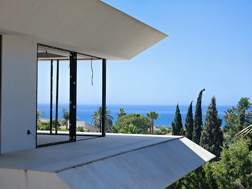 Luxury property for sale in Marbella (Spain) with terrace and pool