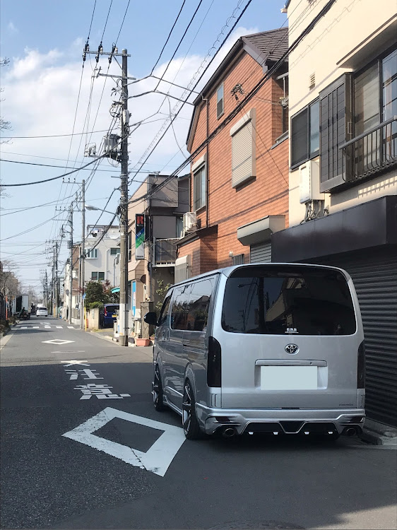 ハイエースバンの艶ありには艶消しはダメみたい・カーボン地獄の入り口到着・醤油オフ行こう！に関するカスタム事例の投稿画像1枚目