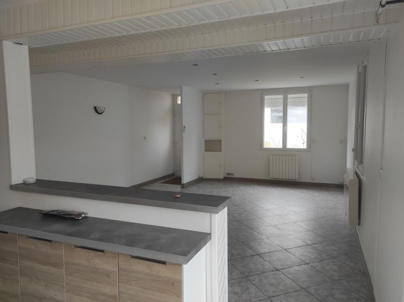 Vente maison 5 pièces 97 m² à Saintes (17100), 172 000 €