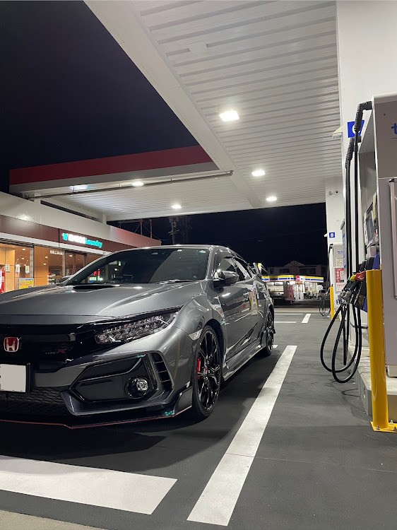 シビックタイプRのガソリンスタンド・ガソリンスタンドは盛れるに関するカスタム事例の投稿画像1枚目
