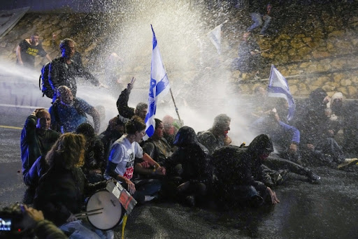 Hiljade demonstranata u Tel Avivu traže ostavku Netanjahua i oslobađenje talaca zatočenih u Gazi