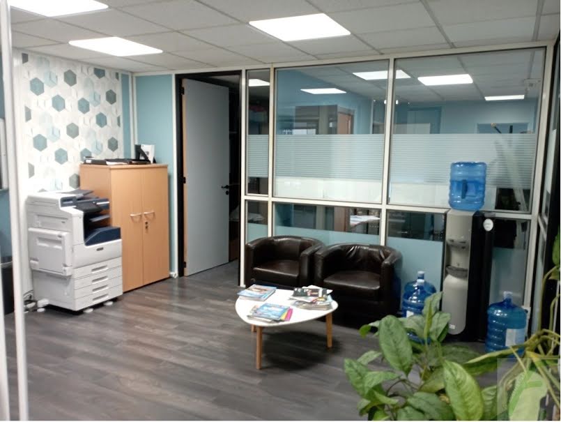 Location  locaux professionnels  215 m² à Grenoble (38000), 3 130 €