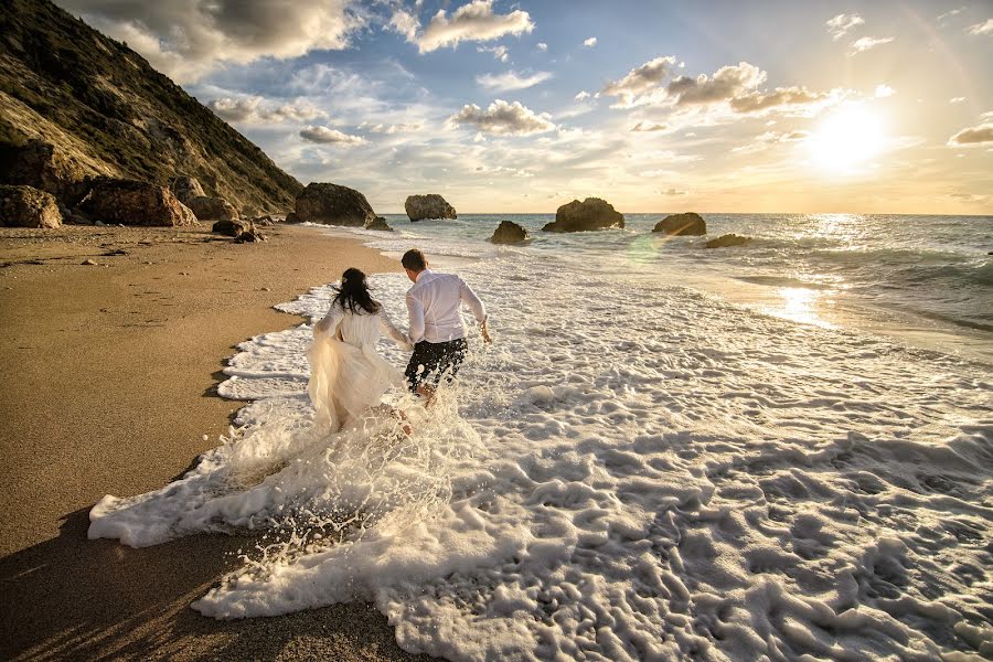 Wedding photographer Ionut Diaconescu (fotodia). Photo of 15 June 2017