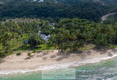 Seaside villa with pool and garden 3